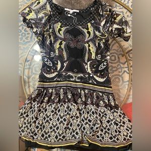 Waller size 6 dress. Zipper on side.